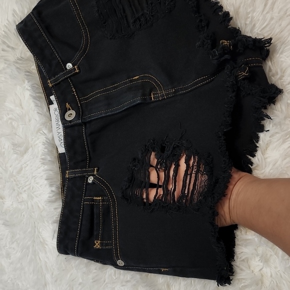 Distressed short - Picture 5 of 6